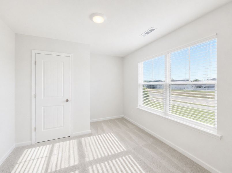 Spacious, unfurnished interior of a new home in Wheatfield, Shelbyville (Image 15).