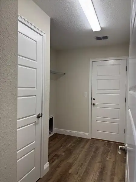 Spacious, unfurnished interior of a new home in , Ocala (Image 9).