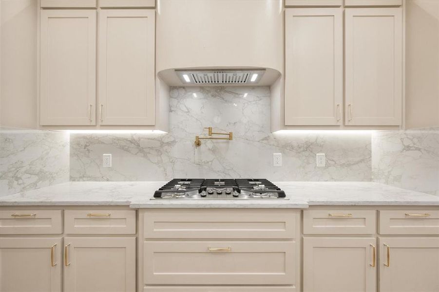 Close-up of interior finishes inside a home in , Corsicana (Image 19).