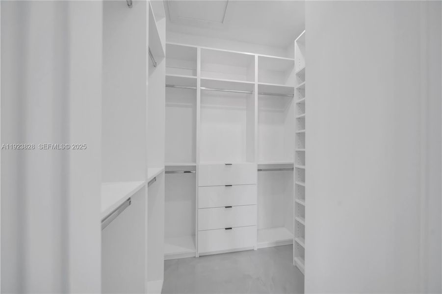 Spacious, unfurnished interior of a new home in , Lehigh Acres (Image 23).