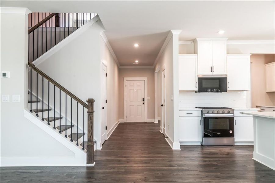 Spacious, unfurnished interior of a new home in Cambridge at Steels Bridge: Steels Bridge, Canton (Image 10).