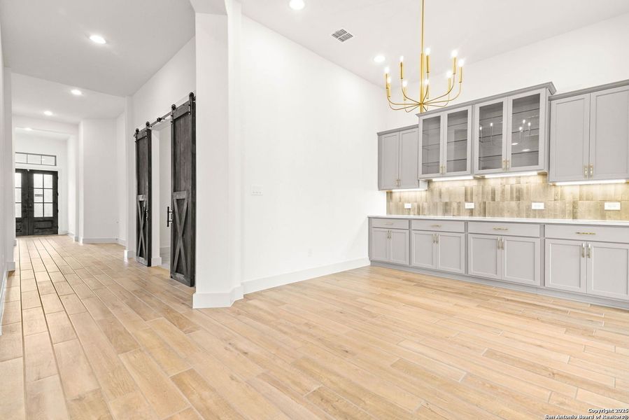 Spacious, unfurnished interior of a new home in Ventana - 70', Bulverde (Image 25).