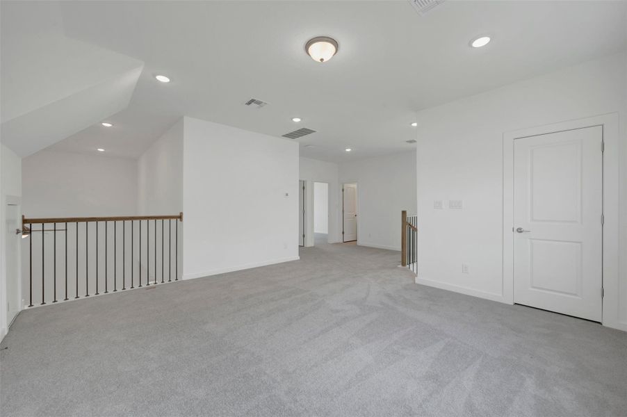 Spacious, unfurnished interior of a new home in Heritage, Dripping Springs (Image 17).