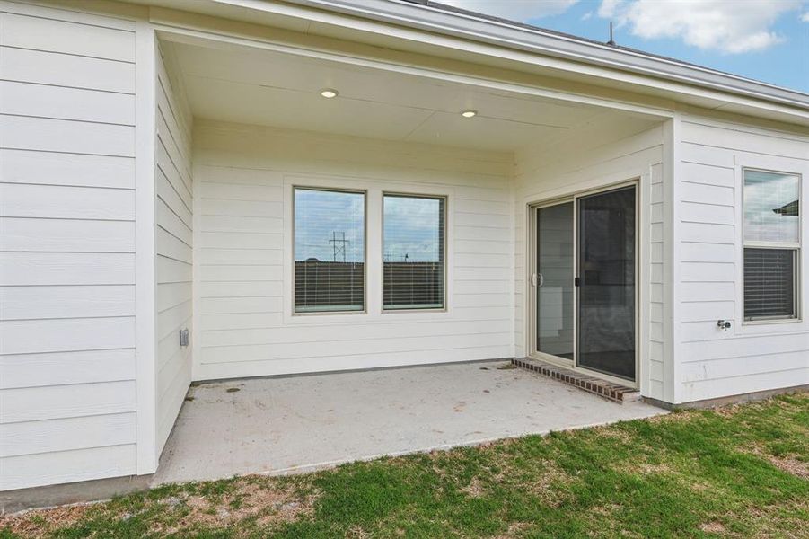 Exterior details and patio area of a home in River Ridge, Crandall (Image 3).