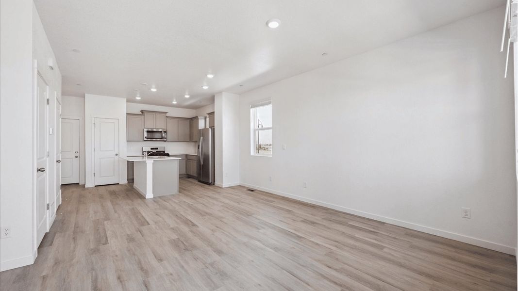 Spacious, unfurnished interior of a new home in Settlers Crossing, Commerce City (Image 16).