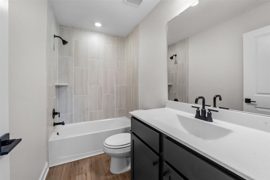 Furnished interior view inside a new home in Wedgewood Forest, Conroe (Image 4). Furnished interior view inside a new home in Wedgewood Forest, Conroe (Image 4).