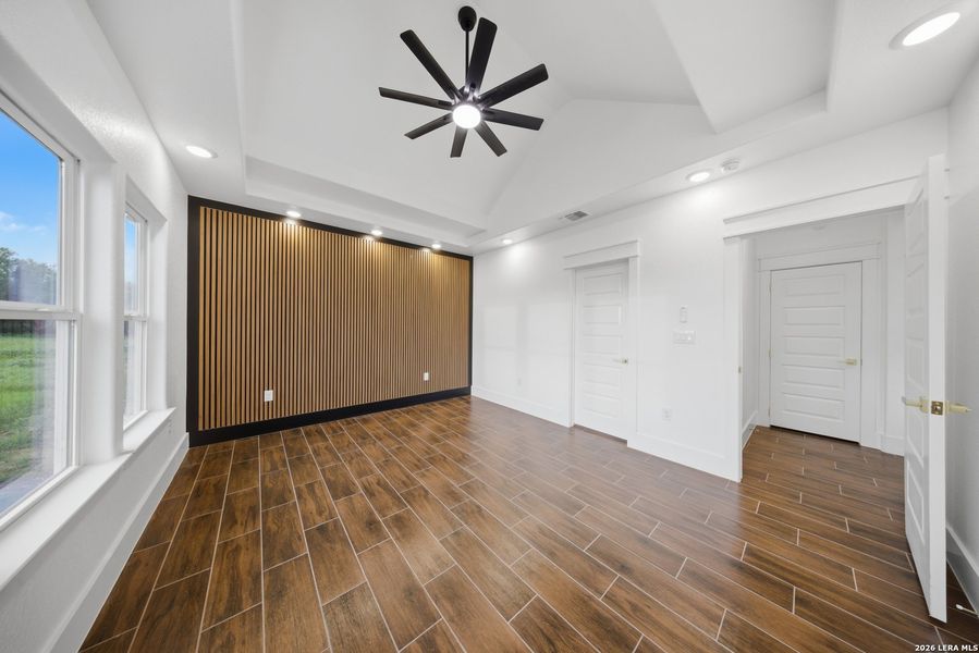 Spacious, unfurnished interior of a new home in , Floresville (Image 22).