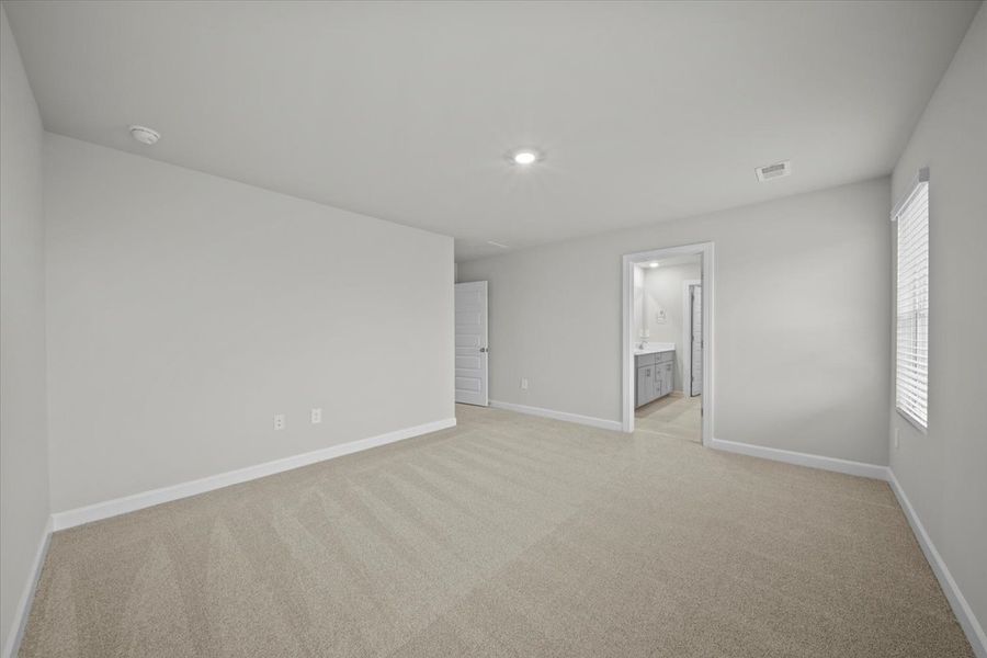 Spacious, unfurnished interior of a new home in Village at White Pine, Pendleton (Image 19).