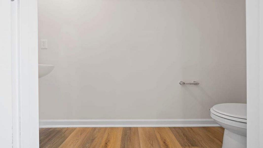 Spacious, unfurnished interior of a new home in Cloverdale Hills, Piedmont (Image 19).