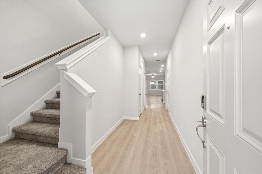 Spacious, unfurnished interior of a new home in Hunters Creek, Baytown (Image 12). Spacious, unfurnished interior of a new home in Hunters Creek, Baytown (Image 12).