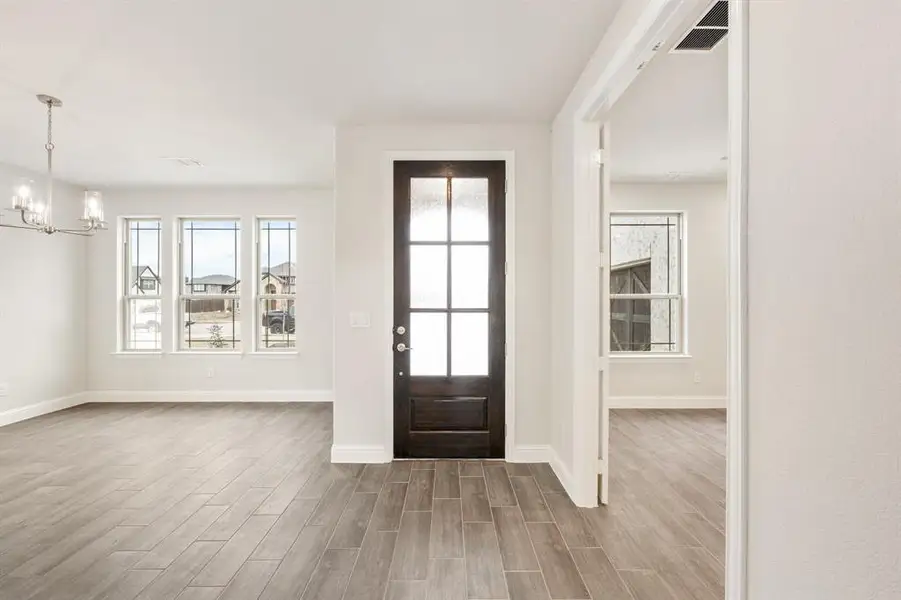 Spacious, unfurnished interior of a new home in Sunrise at Garden Valley, Waxahachie (Image 37).