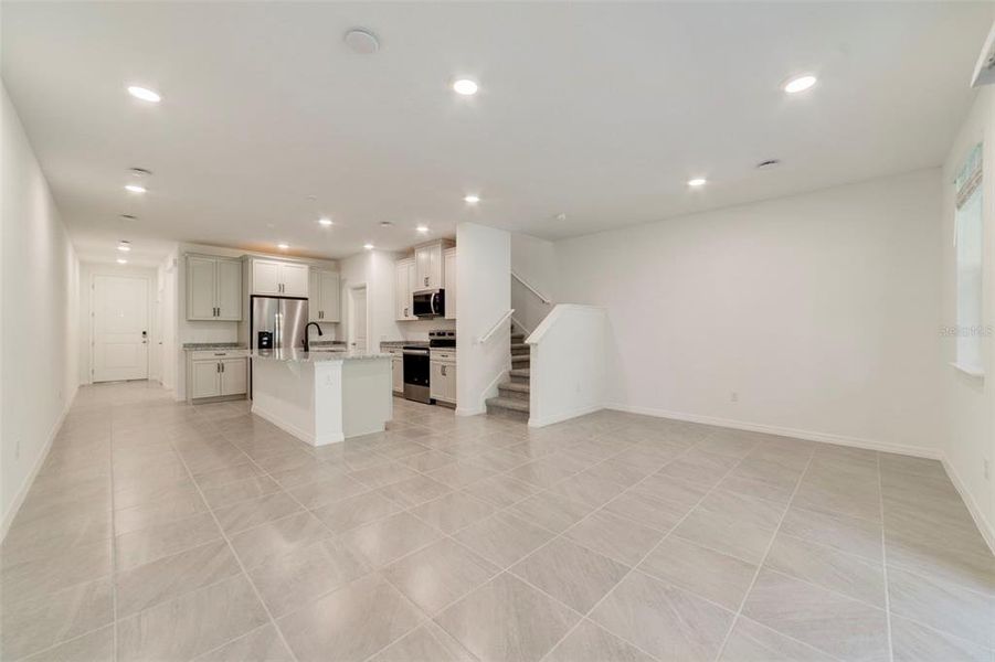 Spacious, unfurnished interior of a new home in Towns at Greenleaf, Oviedo (Image 14).