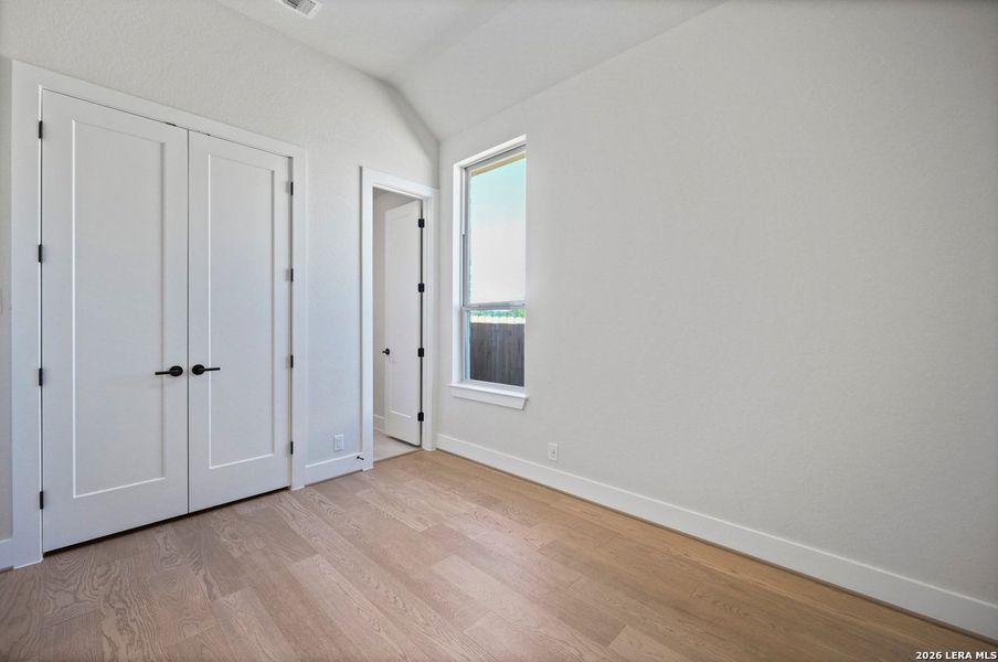 Spacious, unfurnished interior of a new home in Meyer Ranch, New Braunfels (Image 15).