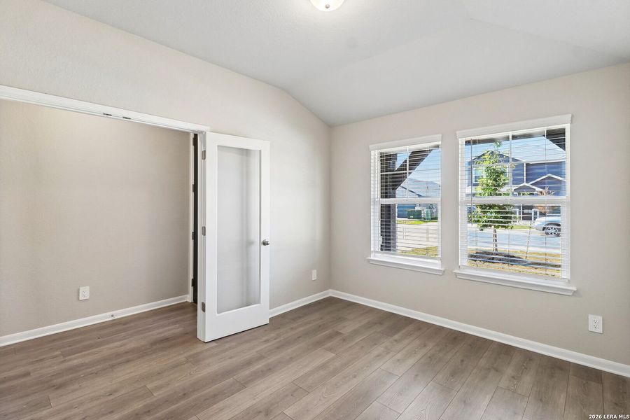 Spacious, unfurnished interior of a new home in Estancia Ranch - Premier Series, San Antonio (Image 21).