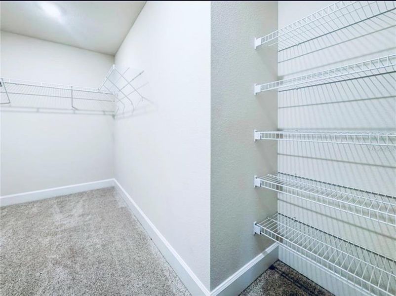 Spacious, unfurnished interior of a new home in , St. Cloud (Image 8).