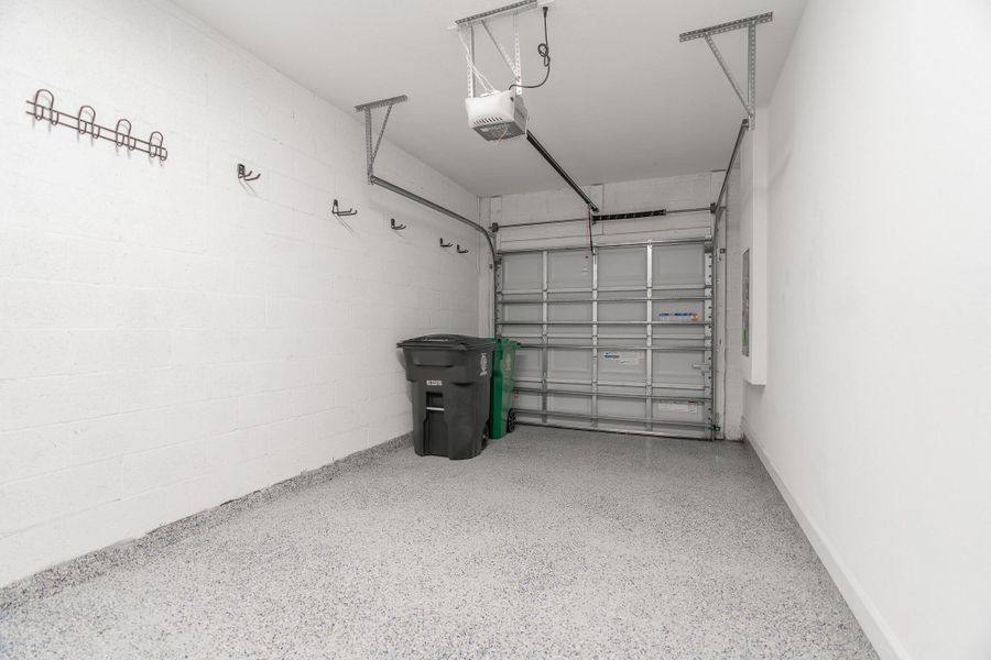 Spacious, unfurnished interior of a new home in , Port St. Lucie (Image 18).