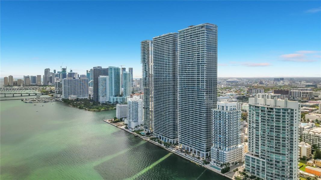 Condo located in Miami, FL showcasing its design and architecture (Image 5).