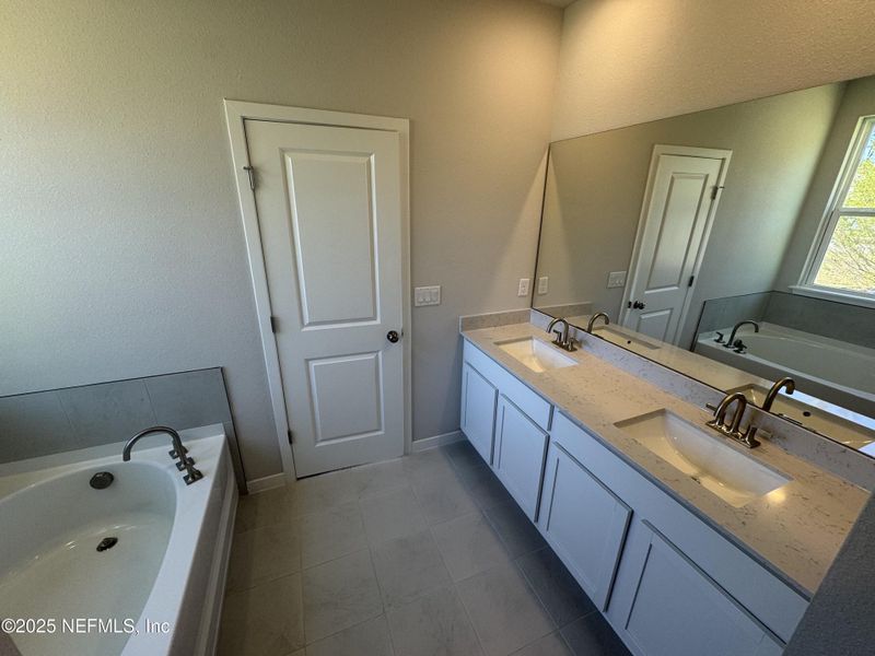 Furnished interior view inside a new home in Oak Creek Preserve, Jacksonville (Image 7). Furnished interior view inside a new home in Oak Creek Preserve, Jacksonville (Image 7).