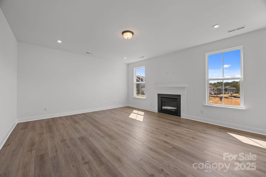 Spacious, unfurnished interior of a new home in Lakeside Glen, York (Image 22).