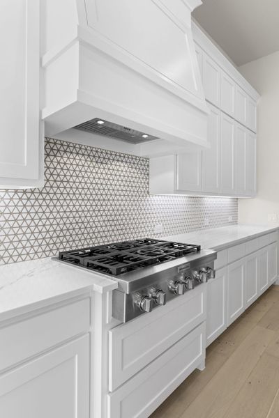 Representative interior finishes for a home built from the 5511 by Tradition Homes in Mustang Lakes, McKinney (Image 12).