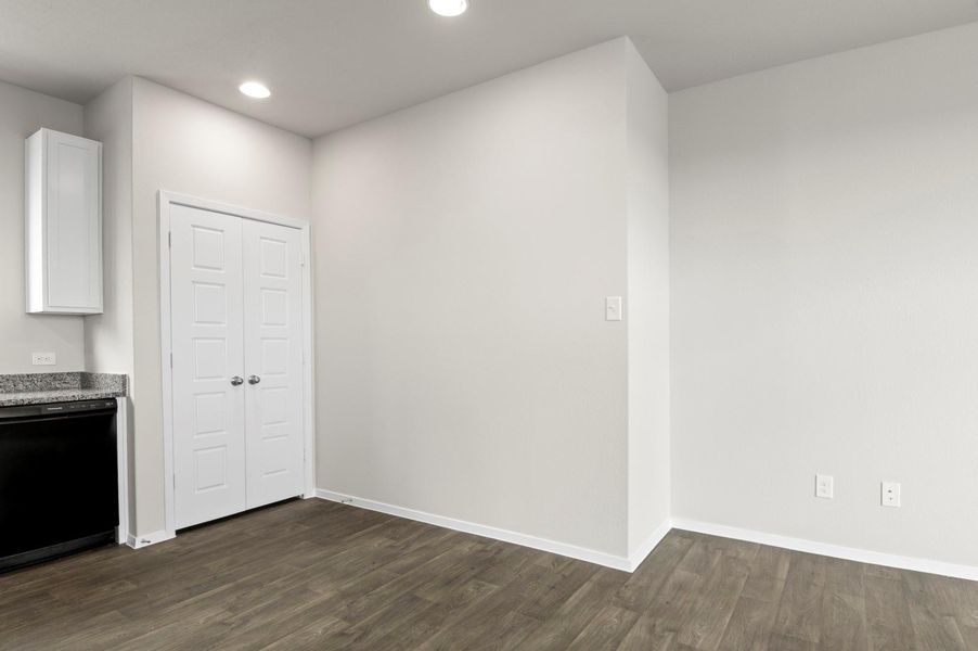 Spacious, unfurnished interior of a new home in Casetta Ranch, Kyle (Image 16).