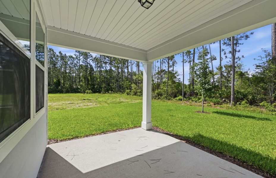 Exterior details and patio area of a home in Fiddler's Cove, Kingsland (Image 4).