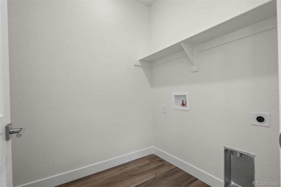 Spacious, unfurnished interior of a new home in Trailside at Cottonwood Creek, Colorado Springs (Image 26).