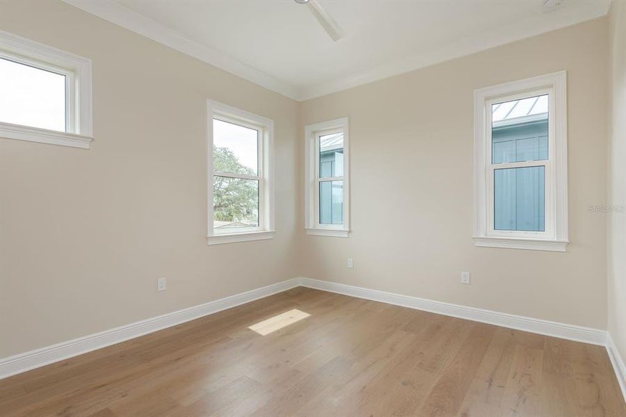 Spacious, unfurnished interior of a new home in , Tarpon Springs (Image 14).