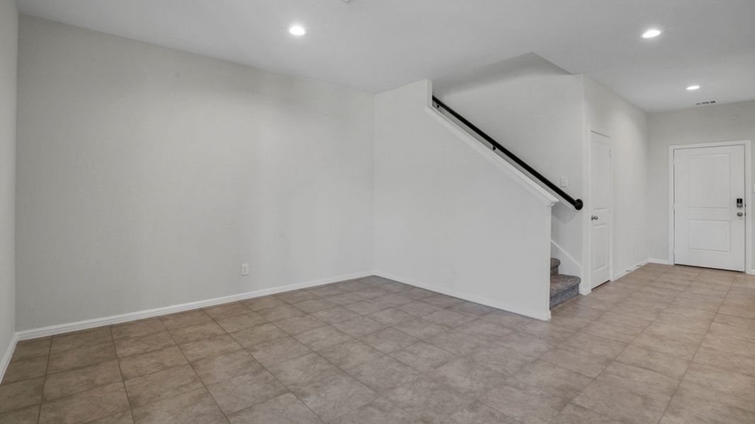 Representative unfurnished interior of a home built from the Ozark by D.R. Horton in Saratoga, Granbury (Image 20).