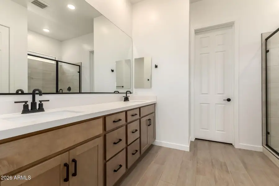 PHX_Landmarke_Lot1185_Blush_399_Ownersba