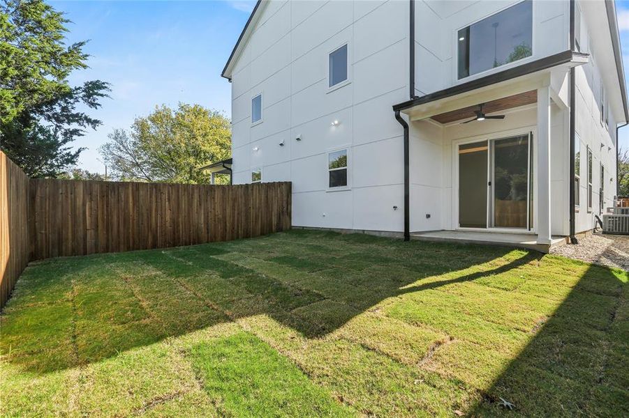 Exterior details and patio area of a home in , Dallas (Image 3).