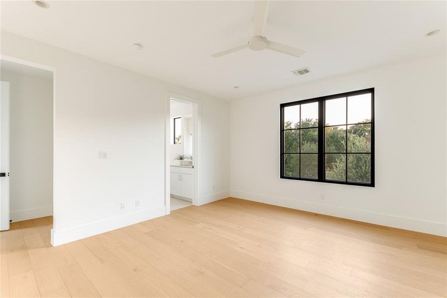 Spacious, unfurnished interior of a new home in , Dallas (Image 18).