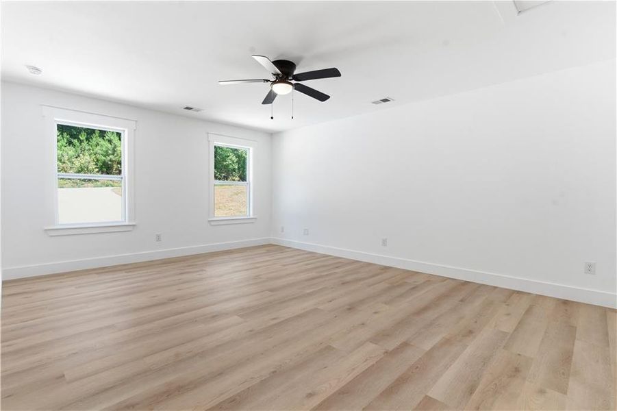 Spacious, unfurnished interior of a new home in , Cartersville (Image 10).