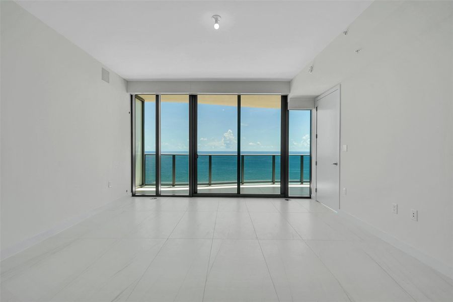 Spacious, unfurnished interior of a new home in Casamar, Pompano Beach (Image 21). Spacious, unfurnished interior of a new home in Casamar, Pompano Beach (Image 21).