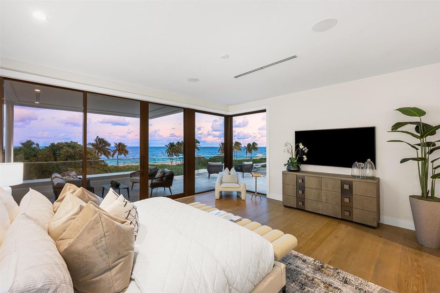 Furnished interior view inside a new home in , Fort Lauderdale (Image 22).