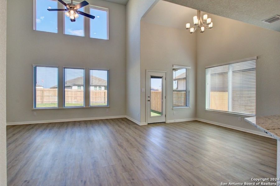 Spacious, unfurnished interior of a new home in Veranda, San Antonio (Image 22).