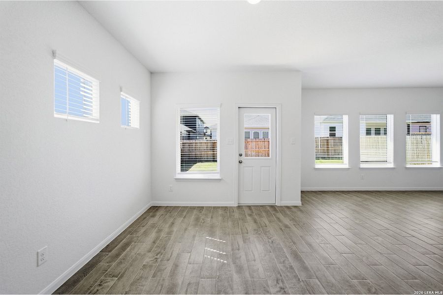 Spacious, unfurnished interior of a new home in Laurel Vistas, San Antonio (Image 15).