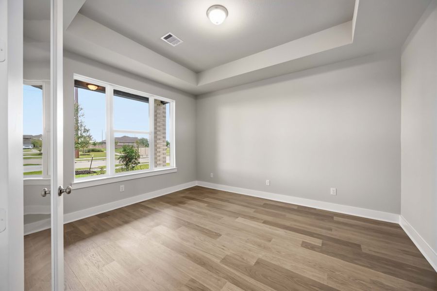 Spacious, unfurnished interior of a new home in Canterra Creek  60', Rosharon (Image 35).