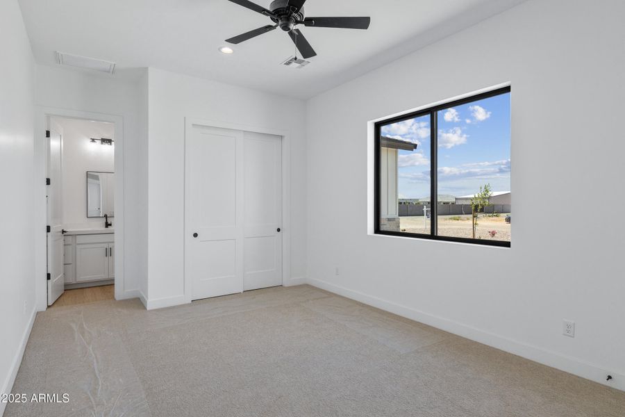 3933 E Freeman Ln-25