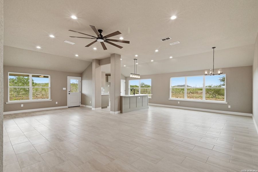 Spacious, unfurnished interior of a new home in , Uvalde (Image 13).