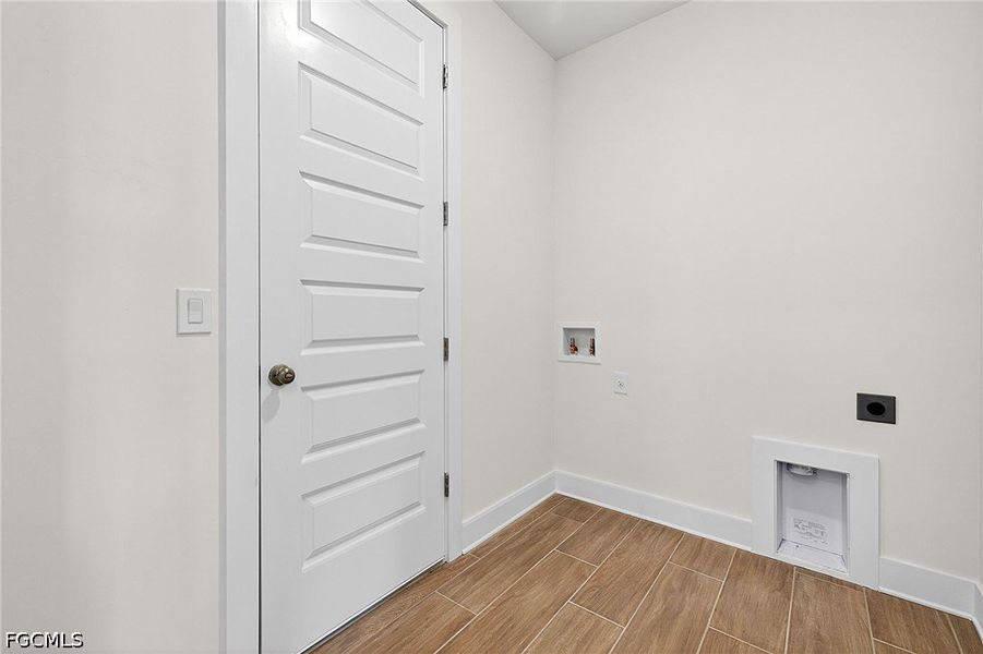 Spacious, unfurnished interior of a new home in Cape Coral, Cape Coral (Image 33). Spacious, unfurnished interior of a new home in Cape Coral, Cape Coral (Image 33).