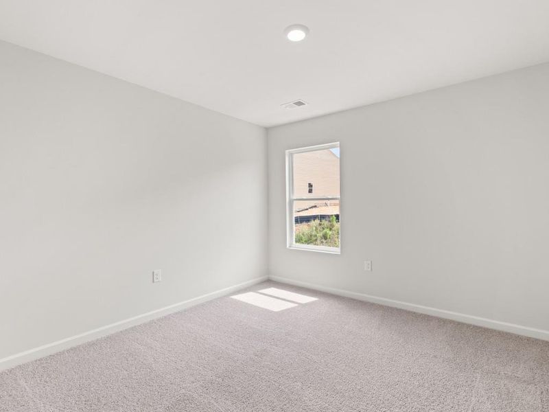 Spacious, unfurnished interior of a new home in Oakleigh Glen, Dallas (Image 22).