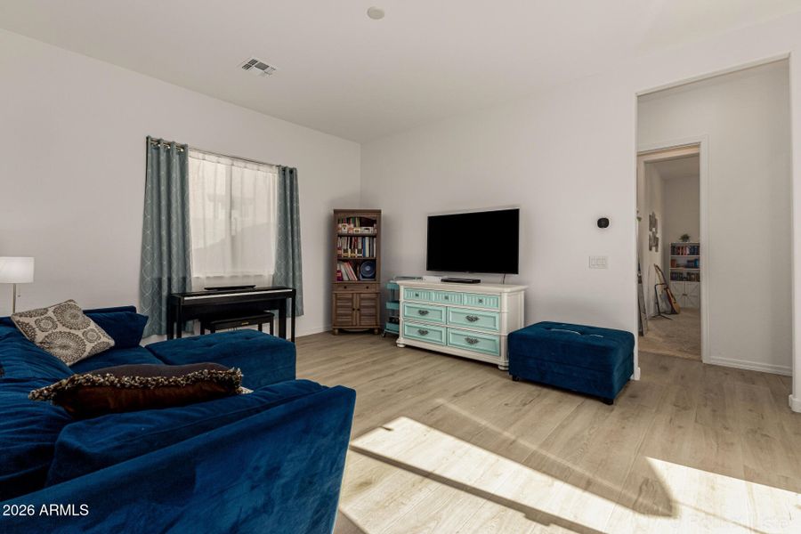 Perfect Room with 3 bedrooms near by