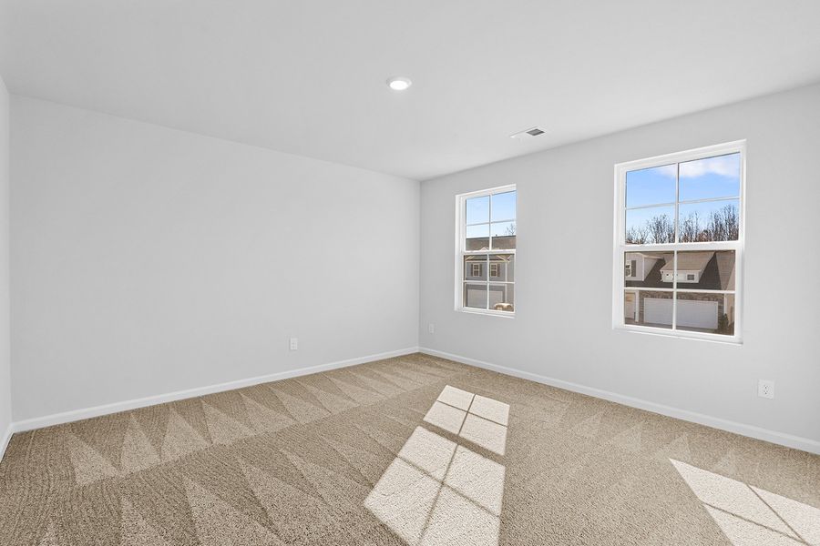 Spacious, unfurnished interior of a new home in Fieldstone, Lexington (Image 32).