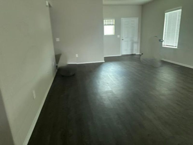 Spacious, unfurnished interior of a new home in Spring Valley, New Braunfels (Image 10).