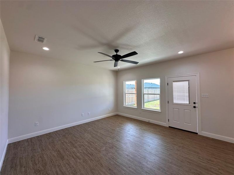 Spacious, unfurnished interior of a new home in , Abilene (Image 19).