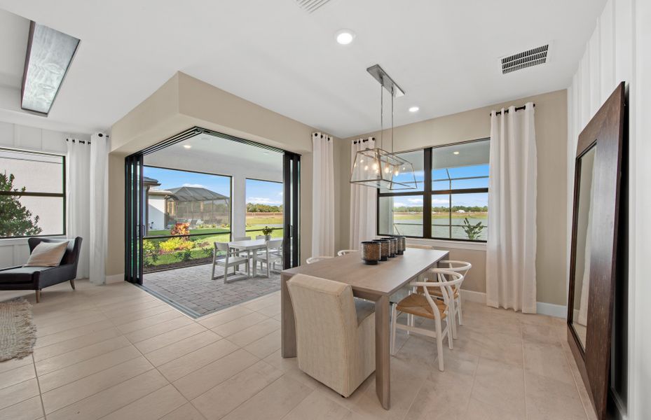 Café with easy access to the covered lanai Café with easy access to the covered lanai