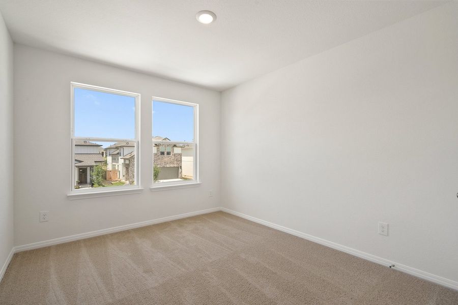 Spacious, unfurnished interior of a new home in Porter Country, Buda (Image 21).