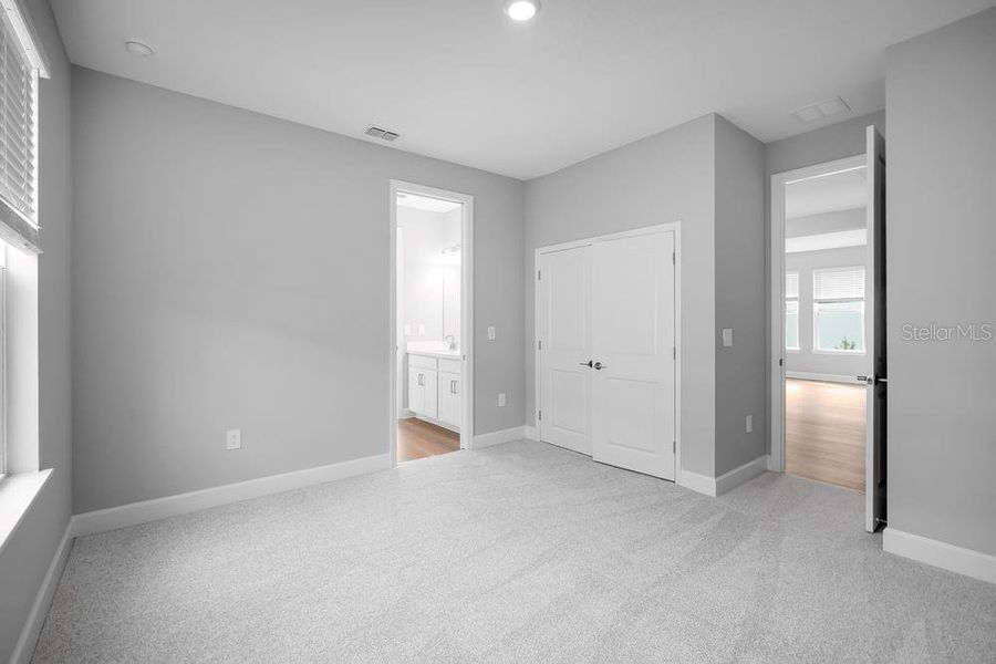 Spacious, unfurnished interior of a new home in Timber Ridge, Plant City (Image 30).