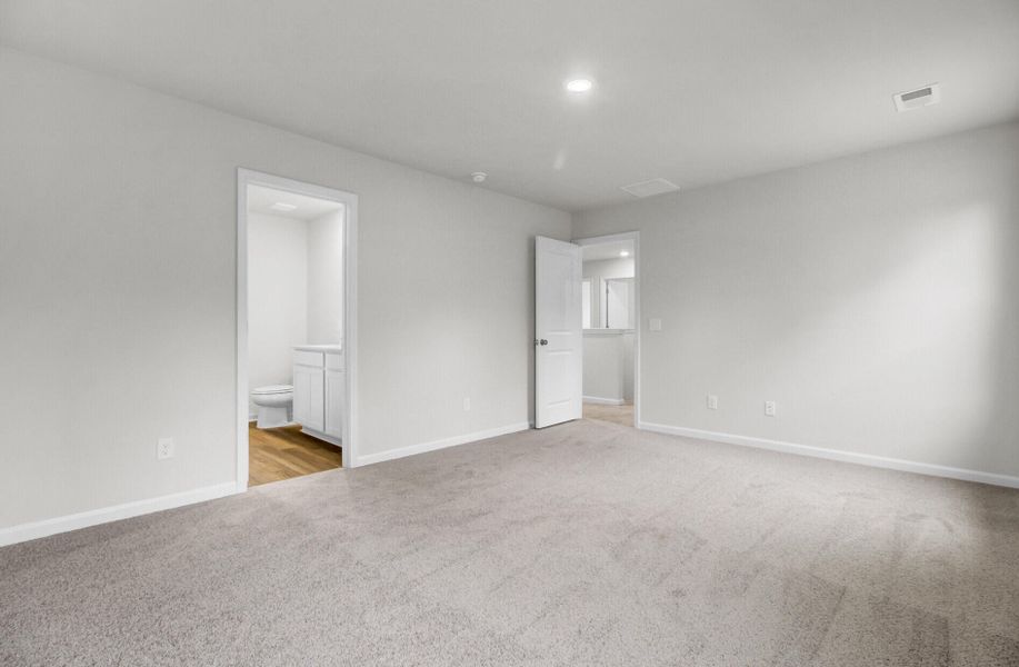 Spacious, unfurnished interior of a new home in , Ladson (Image 26).